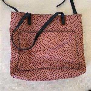 I am selling a tote bag with wallet